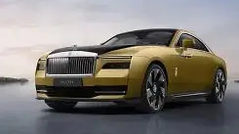 吴艳妮校园素颜曝光，单身美照引关注：气质佳身材棒，恋爱气息再临